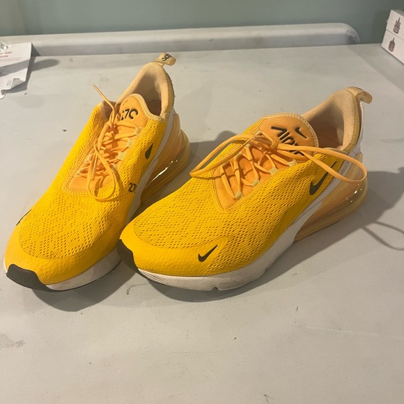 Wmns Air Max 270 'University Gold' - Picture 2 of 2